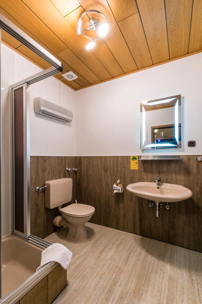 Hotel Es Laemmche Breuberg Bagian luar foto